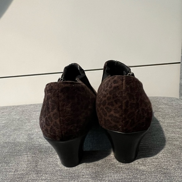 Munro Womens Brown Leopard Print Fabric Zip Up Booties - Picture 4 of 6